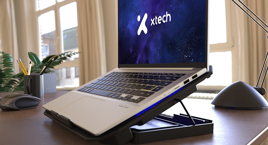 [XTA-156] Xtech - Notebook stand - 15.6" black w blue LED XTA-156